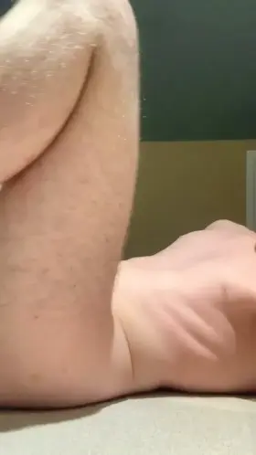 18/ loved fucking my ass, and mature msg me 😈