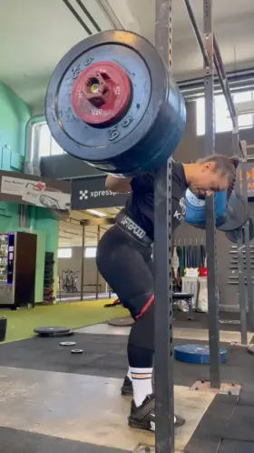 @98solfrid squats 419 lb./190 kg for two sets of one. Wait until she turns around. Thick!