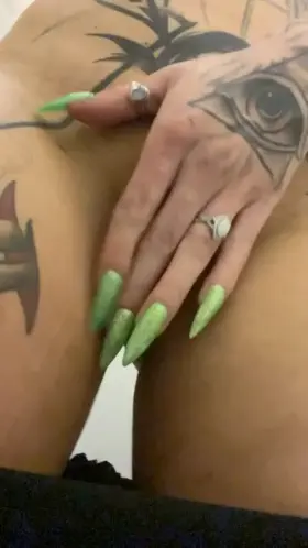 Making myself cum on the airplane ;) [f]