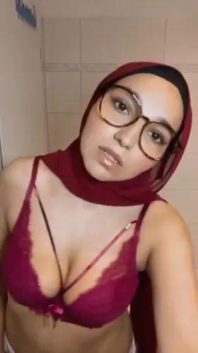 Say YES, if I'm hot in red ❤️😍💦