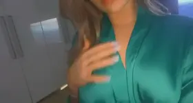 Waiting for my pizza to arrive, should I answer the door like this?