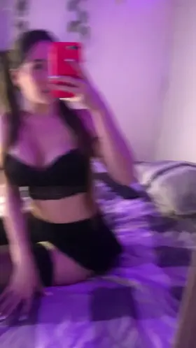 Good morning guys, i am a new Camgirl, And at this moment I am transmitting in CB, come and play with me!