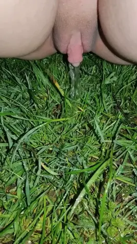 Hot peeing in a cold night