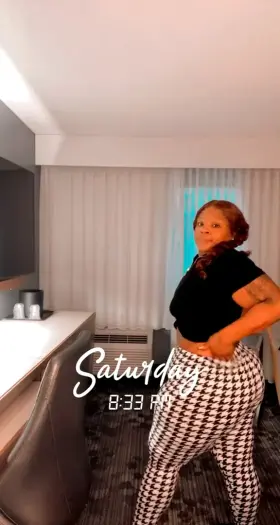 Where are my chocolate cake lovers at? 💋🍫🎂