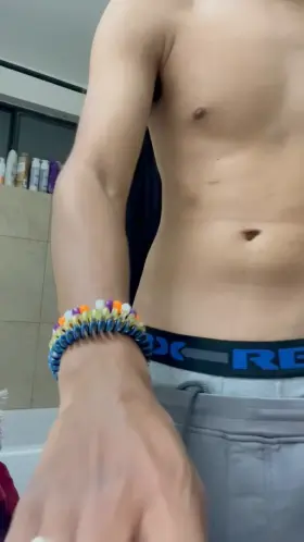 Whats the deal👀 lmk in my dms