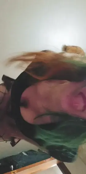 would any other girls like to come over and hang out with me and daddy and study? 🥰😍