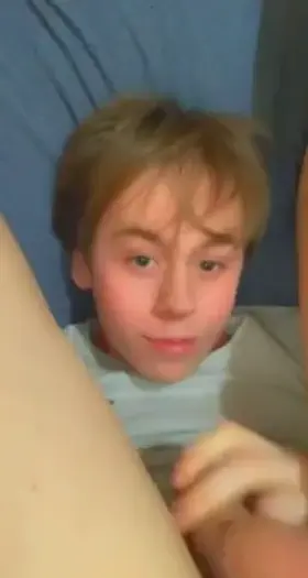 Even without anything i look feminine nah ? 🙈