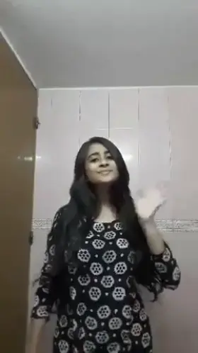 So cute 🥰 Gf after chating bf demand nude clip 🎬