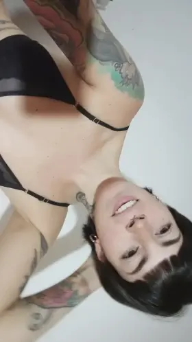 come here I'll suffocate you with my ass in your face