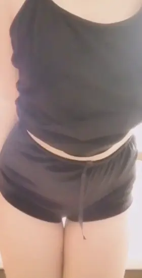 Do you like when I strip and spread my legs for you😏