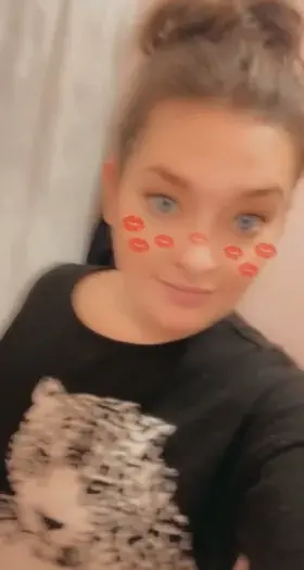 We have friends over and my husband isn’t paying any attention....would you give me the dick I need?💕