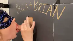 Fan loses virginity at the gloryhole