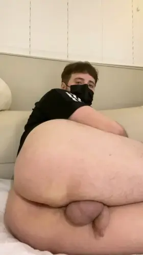 Hole-some content 🙇🏻‍♂️🕳🙈 (OC)