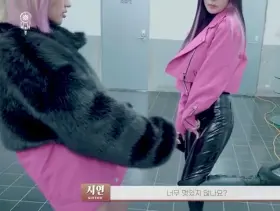 Dreamcatcher Siyeon spanking JiU!