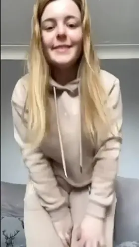 4”11 with some cute funbags :D