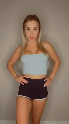 Great things are hidden under tank tops 😋