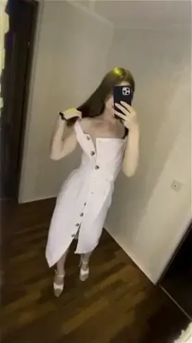 In hot weather, it is better to walk like this