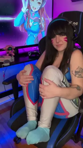Gamer girl feet are best feet ❤️