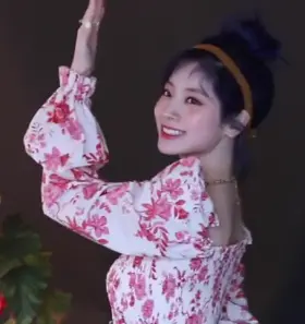 TWICE - DAHYUN CLEAVAGE !!!