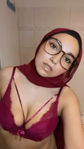 Would u fuck me while I wear my hijab? Habibi? ❤️