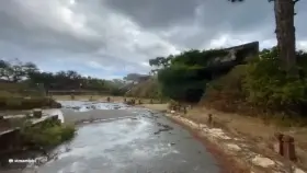 Girl Accidentally Flashes Underboob During Livestream.