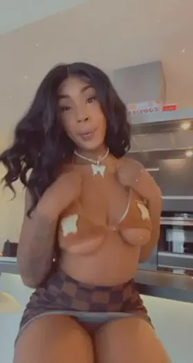 [SEXTING] .. your favo babes 😛🏝🌴I think it’s so fucking hotttt when u jerk off on meee… 🍭🍭🥵💗💗😏 [BEST CUSTOM EVER] [FETISH] [JOI] [GFE] [DICKRATE] 😳👅👅💕💦.. let’s play🙈🥴💦🥵🧸🍒