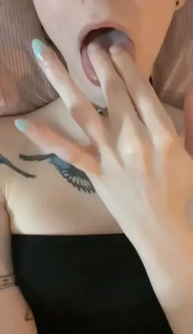 Wiggling my hips for you 🤭