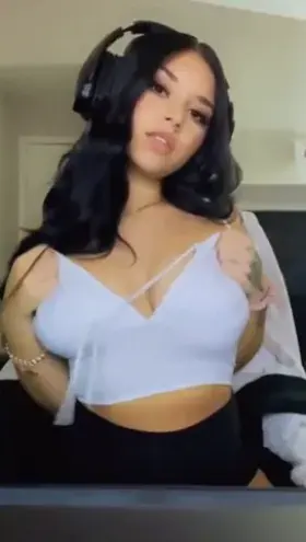 anyone like gamer girls ( her free content in the comments )