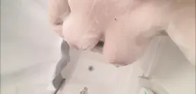 just saying a quick hello, spending time focusing on my health 😘❤️