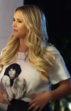 Kinsey Wolanski has big, fat, natural tits but her confidence makes them so much better