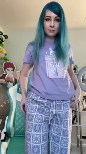 Do you like 5’1” & 100 pounds girls? I love how smol I am~