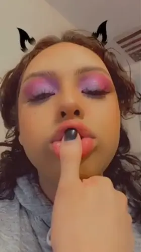 Cute femboy with an affinity for using their tongue looking to be spoiled.. (WA)