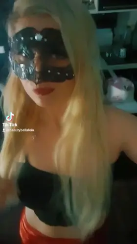 Click the link in the comments if you want to touch my petite body