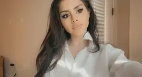 I think this crop top is too small for me 🤷🏻‍♀️😈