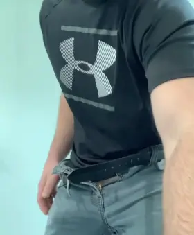 Scrolling through Reddit has got me sprung!