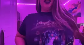 somebody get in between these.. please <3