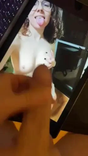 [m] ich liebe es mit meinem schwanz zu spielen :)