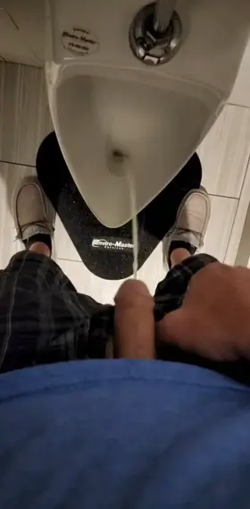 hot piss Cumming for you!