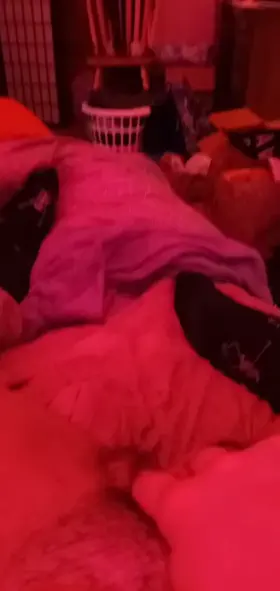 [20f] power pee over my bedsheets!! huge splashy mess!!!