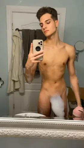 Having some fun after my bath 🤣🛁🧼