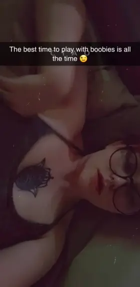 ♡she tastes like strawberries, liquid paradise in my mouth ♡