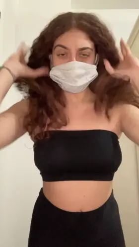 I love the contrast my hair makes, like red wine and milk ;)