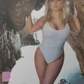 I love being NAKED on the beach💕