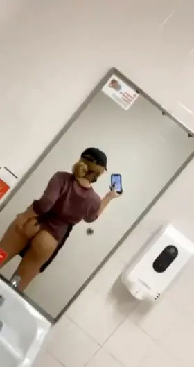 how i'm spending my time on shift 😏😋 [f]