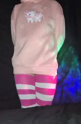 checkout my cute new cow sweatshirt 😍, my bits may have slipped out when I showed it off 😉