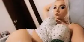 Who is she ?? 🙏🏻😍