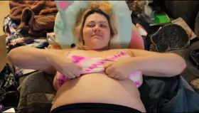 Wanted to give a little jiggle for the men and women who'd suck on them~