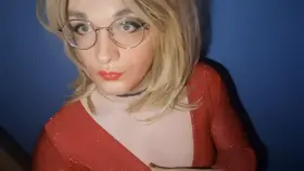 This dress is a tad revealing 👀