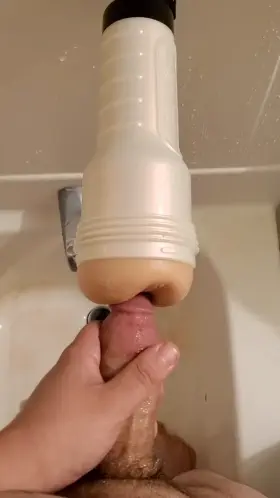 fuck it's soooo tight... look at the grip 😩