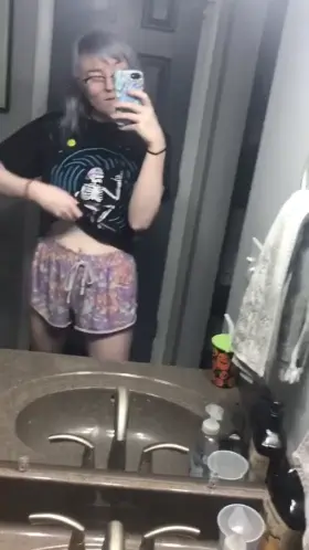 Really wish I had makeup on here but look how happy I am to flash you :3